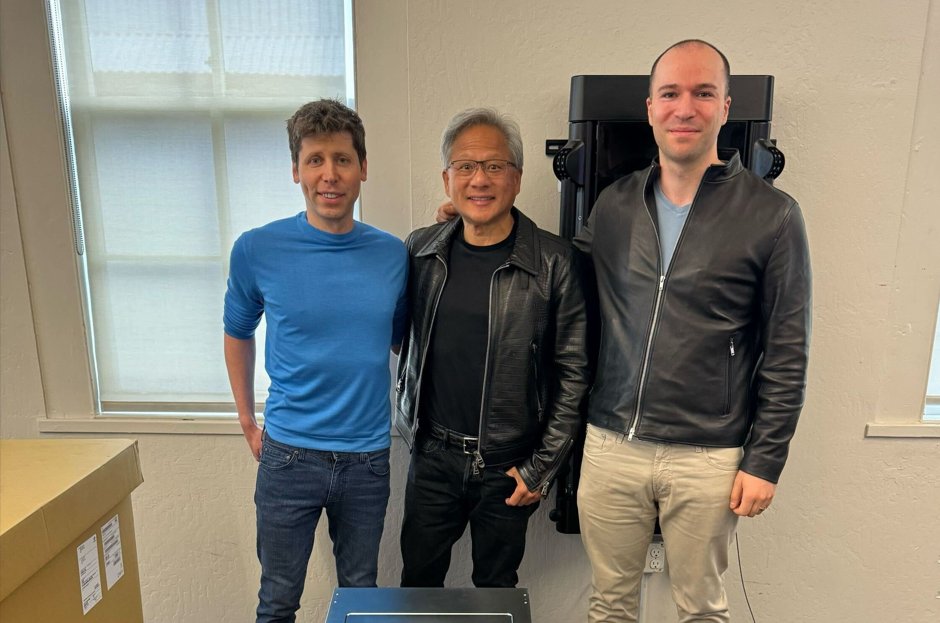 Nvidia CEO'sundan OpenAI'a elden teslim

#Nvidia CEO'su #JensenHuang, dünyanın en hızlı #yapayzeka sistemini yine #OpenAI'ye teslim etti; ilk DGX H200 #SamAltman ve #GregBrockman'a verildi. #AI

Devamı: yapayzeka.news/nvidia-ceosu-d…