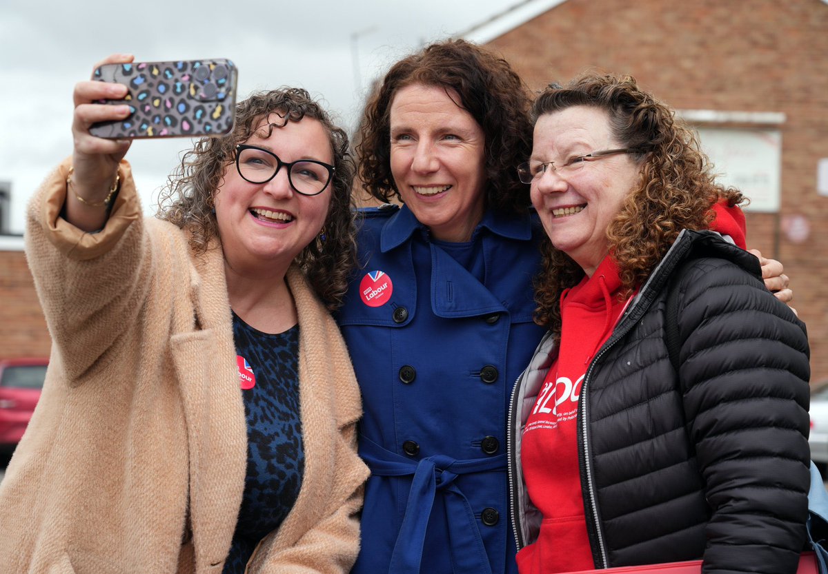 Great to join @ClaireWard4EM and @NadinePeatfield in Derby this week. Claire has a plan to stimulate growth, investment and jobs in the East Midlands. Lots of people here in Derby excited to vote for her on 2 May!