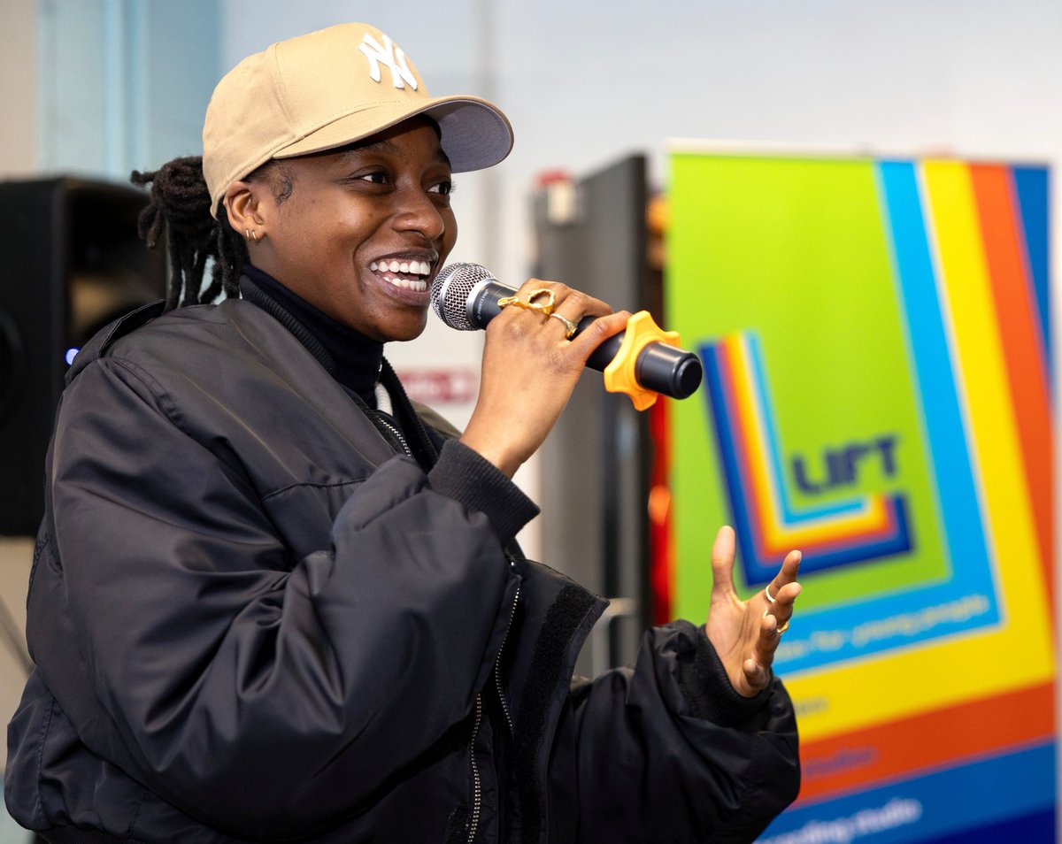 A new music studio at @Lifthub was opened by superstar @littlesimz ⭐ A regular at the youth hub years ago, she said “This is really, really special for me.” The event at the Lift, run by @isledon for us, was attended by more than 100 young people. Press release ⬇️