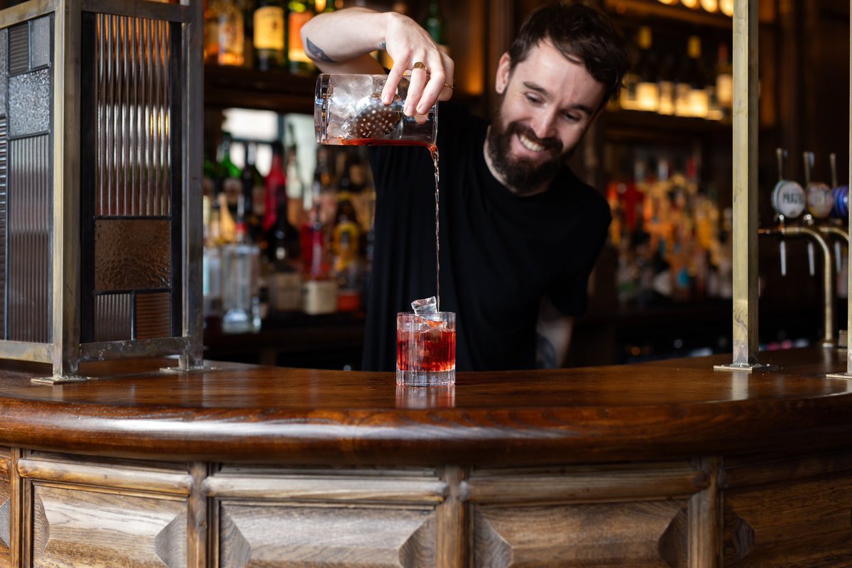 Knock Knock, it’s Cocktail O’Clock! 

The weekend is finally here and there is no better way to kick it off than with one of our delicious cocktails🍹

#youngspubs #ealing #cocktails #thankgoditsfriday
