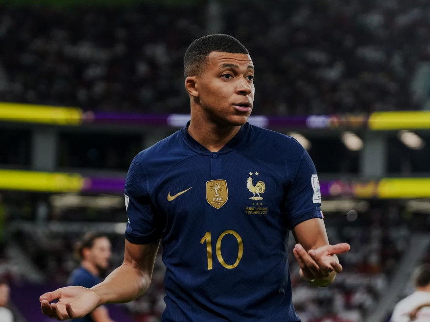 Mbappé unbiased Euros prediction 🇦🇹Austria⚽⚽ 🇳🇱Netherlands⚽ 🇵🇱Poland⚽🅰 🇹🇷R16: Turkey🅰 🇧🇪QF: Belgium❌ 🏴󠁧󠁢󠁥󠁮󠁧󠁿SF: England⚽ 🇵🇹Final: Portugal⚽ *if he meets all the winners/runner-ups from group stages I expect