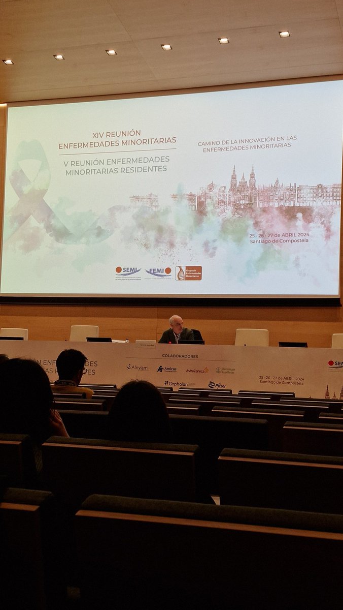 M_InternaHUIS's tweet photo. Presentes en la XIV reunión de enf minoritarias en Santiago de Compostela. https://t.co/Yi9nrCKSU2