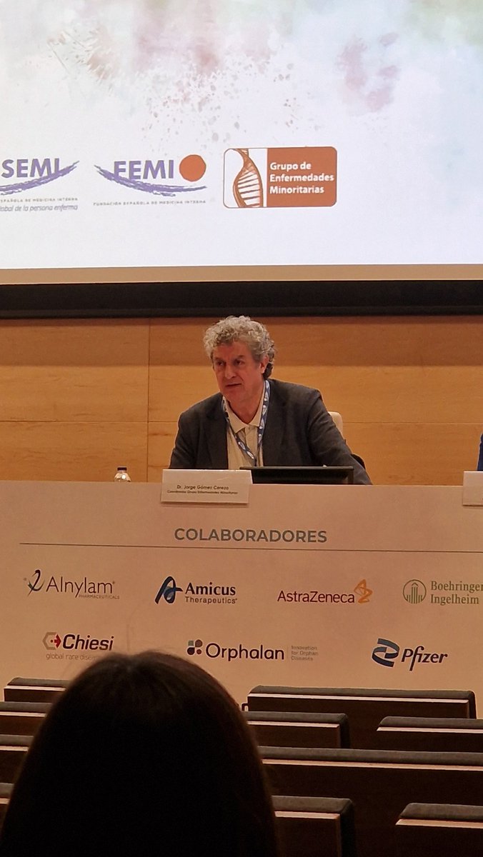 M_InternaHUIS's tweet photo. Presentes en la XIV reunión de enf minoritarias en Santiago de Compostela. https://t.co/Yi9nrCKSU2