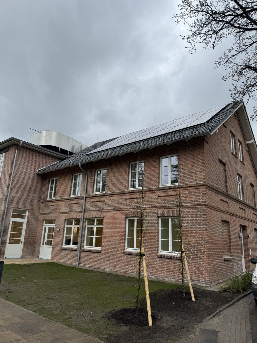 Sanierung des Bürgerhauses in #Meiendorf #BiM 🏗️ abgeschlossen, danke an die ⁦@sprinkenhof⁩ & alle, die mitgeholfen haben🙏! Barrierefreiheit hergestellt, Energiestandard EG55 erreicht, Denkmalschutz gewahrt - ein Haus für alle seit über 50 Jahren erstrahlt in neuem Glanz👍
