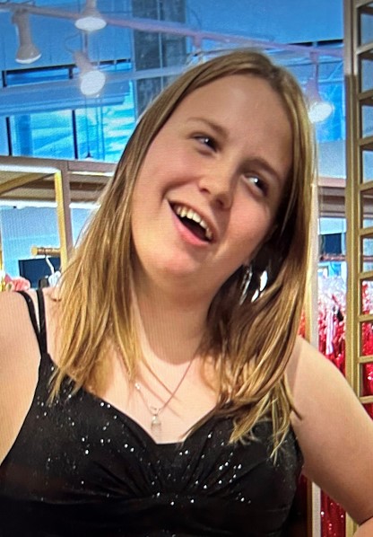 MISSING' Kaylin, 14 - last seen April 25 @ 10:22pm in the Front St & Bay St area - described as 5'8, 170lbs, medium build, and shoulder length brown hair - last seen wearing a white sweater with a black lining #GO888754 ^se