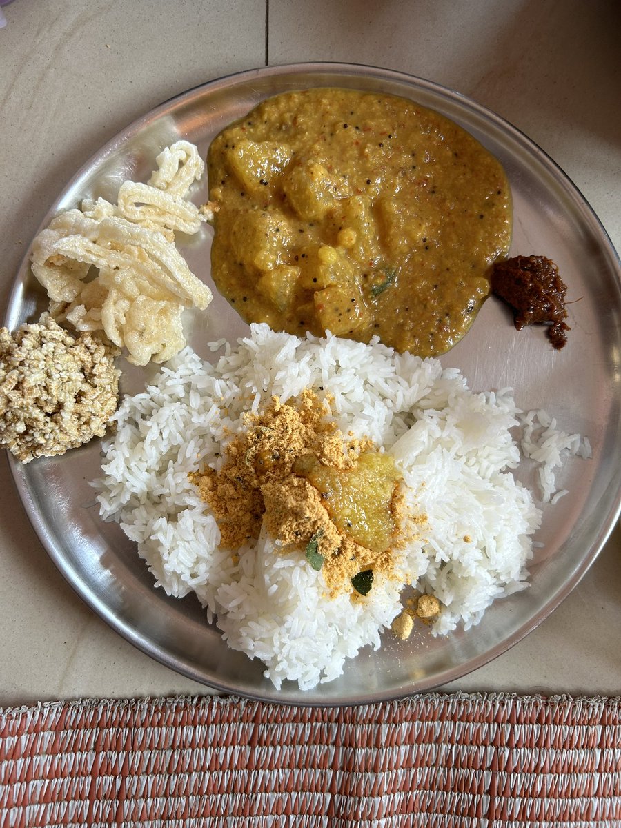Lunch Today! 😊

Cooked Pooshanikka Rasavaangi ☺️♥️😋

#Foodie #TamBrahmFood #Vegetarian #SouthIndianFood #LongWeekend #comfortfood