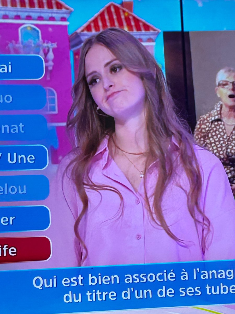 NettePoupou's tweet photo. Cette personne ressemble plus à Justine que la comédienne embauchée par la prod!! #secretstory #SecretStoryLeLive https://t.co/uiWF6sQDZH