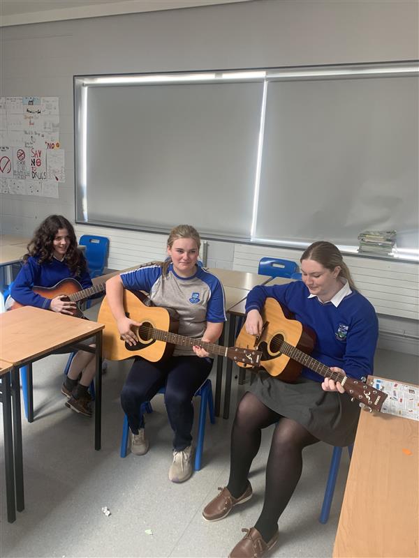 A big shoutout to Ms. O'Dowd, Ms. Greaney & others for organising some of our engaging lunchtime clubs! Lots on offer! 😎 Students are loving the opportunity to explore new interests and unwind during the school day. Keep up the great work! 👏 #LunchtimeClubs #StudentEngagement