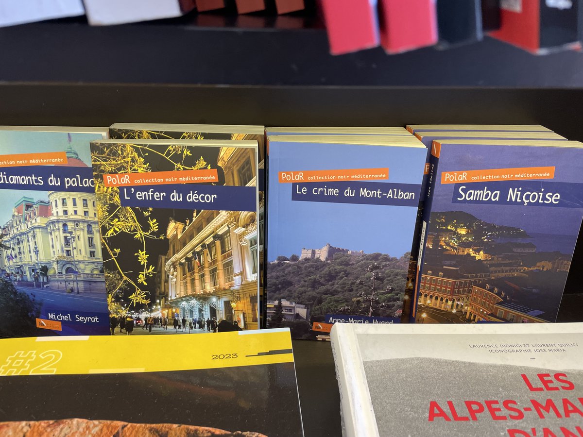 Nos #polarnicois bien en place #librairie Jean Jaurès #Nice06 #CotedAzurFrance @bdaedit #Baiedesangeseditions ☂️📘🖊️