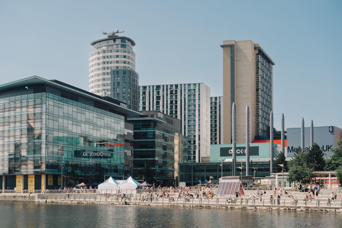 ✨ Win a magical break at @MediaCityUK & @VisitTheQuays! ✨ The prize: 🛏️ 2 nights at the Holiday Inn (King Executive!) 🎟️ Tickets to a show at The Lowry 🍸 Gin experience & dinner at 11 Central 🧱 Coronation Street set visit! ➡️ buff.ly/44fai4Y