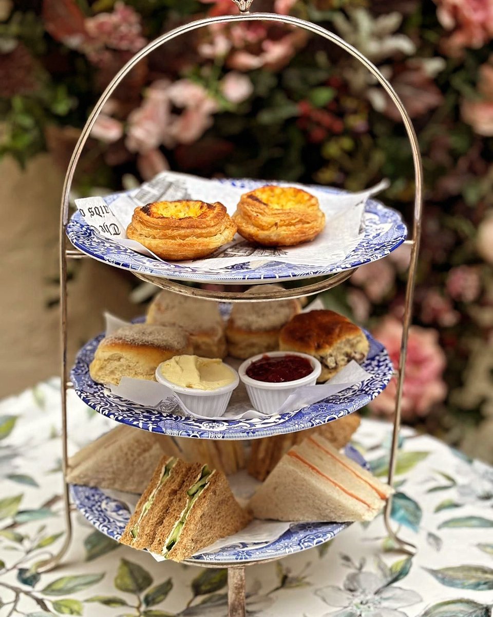 Spending the morning walking around the lovely @kewgardens ?☀️

Join us afterward for an “obscenely delicious” High Tea. Just a short walk from two of the Kew Gardens’ entrances!☕️

Book in with us now via the link in our Bio!☀️