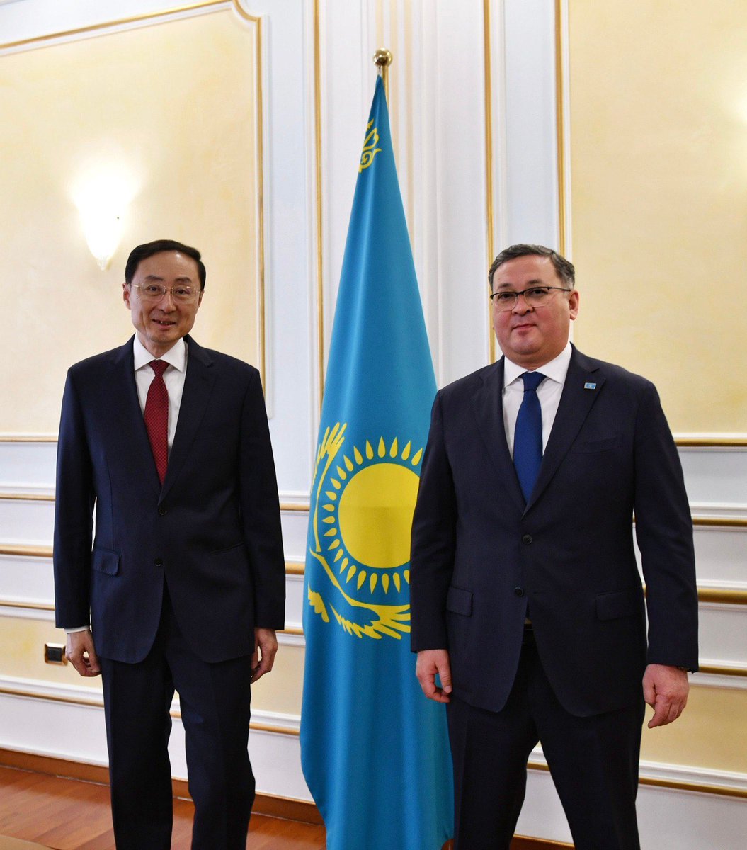 📌Çin-Kazakhstan ziyaretleri sıklaştı Kazakhstan Dışişleri Bakanı Nurtleu Astanaya gelen Çin Dışişleri Bakan Yardımcısı Weidong ile görüştü Kazakhstan -Çin stratejik diyalog kurulmasına ilişkin bir mutabakat anlaşması imzaladı ortak askeri tatbikatlar yapmayı görüştü