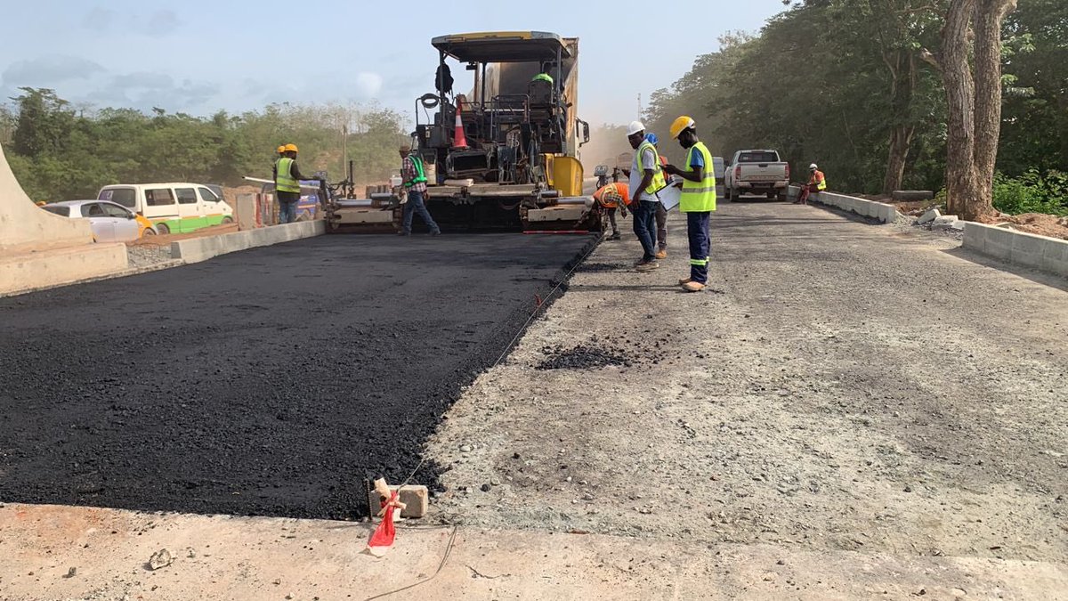 🗞️🚧: Residents of the Sekondi and Takoradi Metropolis are witnessing a massive facelift in road infrastructure with the construction of 21km of selected roads in Axim, Shippers Council, De-Graft Johnson, Harbour, Sekondi, Adiembra and other roads. Some major bridges along these…