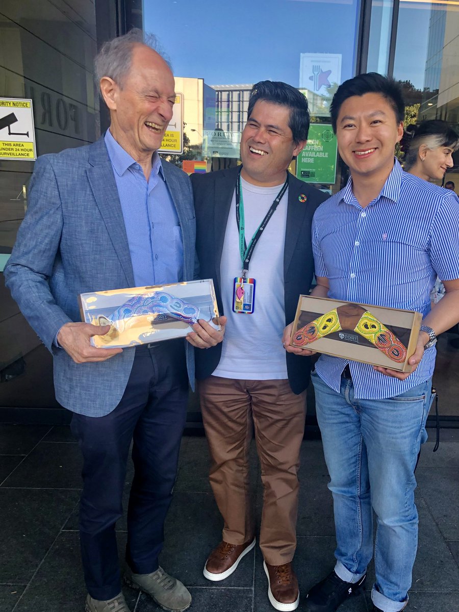 Countless have met or collaborated with Prof Sir @MichaelMarmot, but few can say they've brought out such a beaming smile from him! 😊 🖼️with @brianwong_ 📸 by @JM_Occhipinti #Smile #LeadershipForGood #ThisIsPublicHealth
