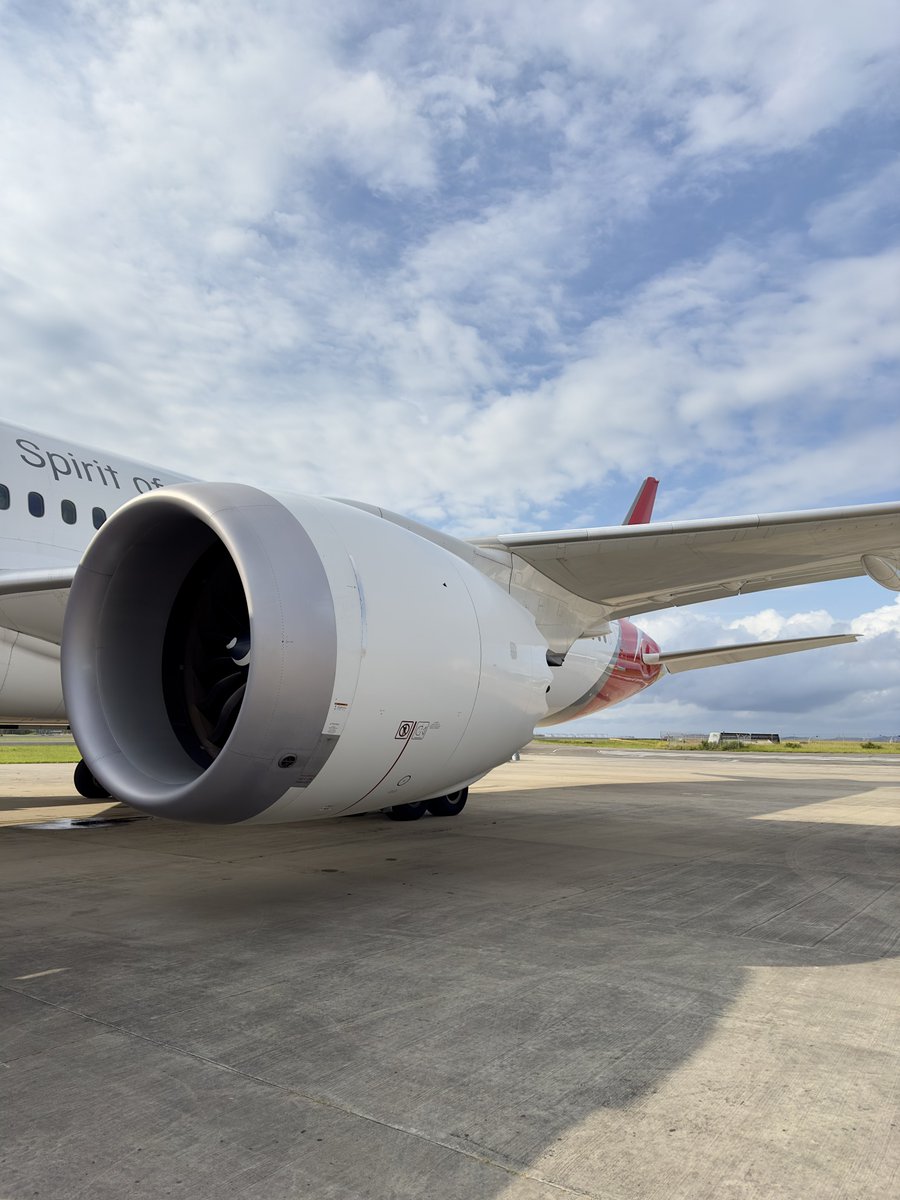 The sheer size of the  @GE_Aerospace GEnx-1B @SydneyAirport @Qantas 
VH-ZNB 🇦🇺
B789
6.4 Years of Current Run 
#qantas #sydneyairport #aviation