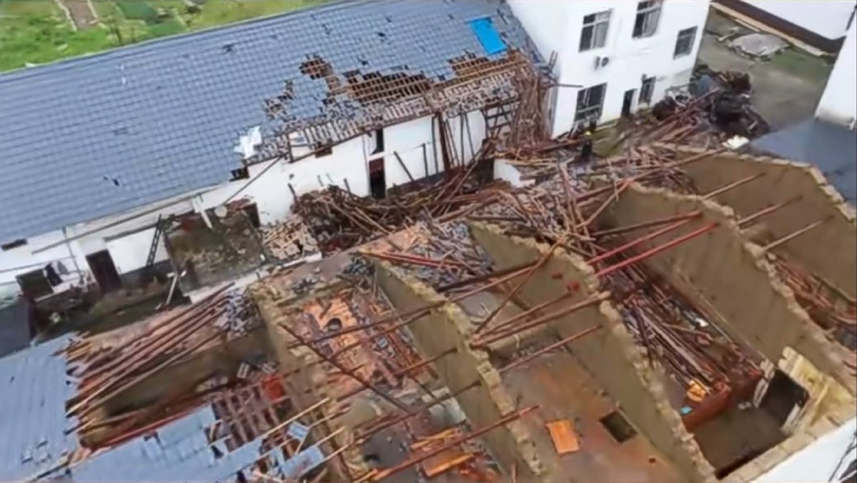 Possible tornado damage in Ganzhou, Jiangxi Province on 4/24, roof swept away, greenhouses destroyes. Local weather office stated it was an 'extreme wind' event.