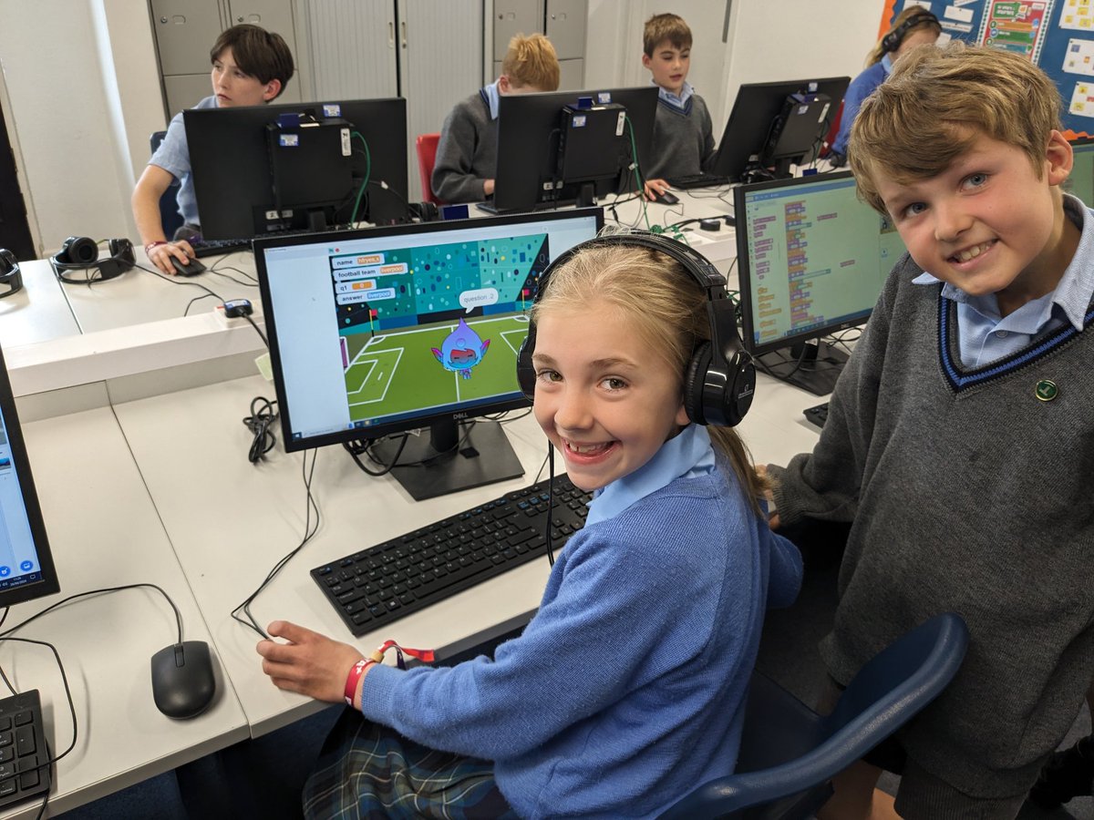 India gives Elliott's <a href="/scratch/">Scratch Team</a> quiz a go! Lots of great coding from year 5 this morning

#hzgcomputing