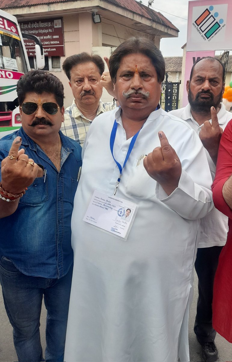 Congress candidate from Jammu Lok Sabha constituency @RamanBhalla_ casts his vote at a polling booth in Gandhi Nagar area of Jammu City.