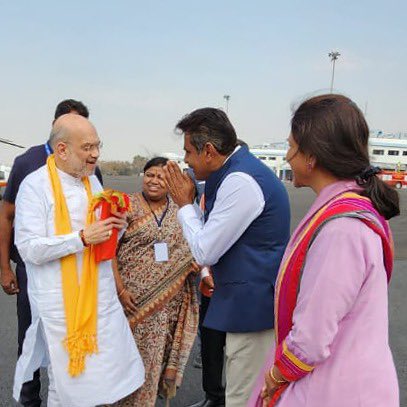 Welcoming our Hon’ble Union Home Minister & Minister of Cooperation Shri @AmitShah ji on his arrival at the airport went to greet him along with my wife, who came to Hyderabad to address a public meeting in Siddipet, Telangana. #AmitShah #ModiAgainIn2024 #AbkiBaar400Paar…