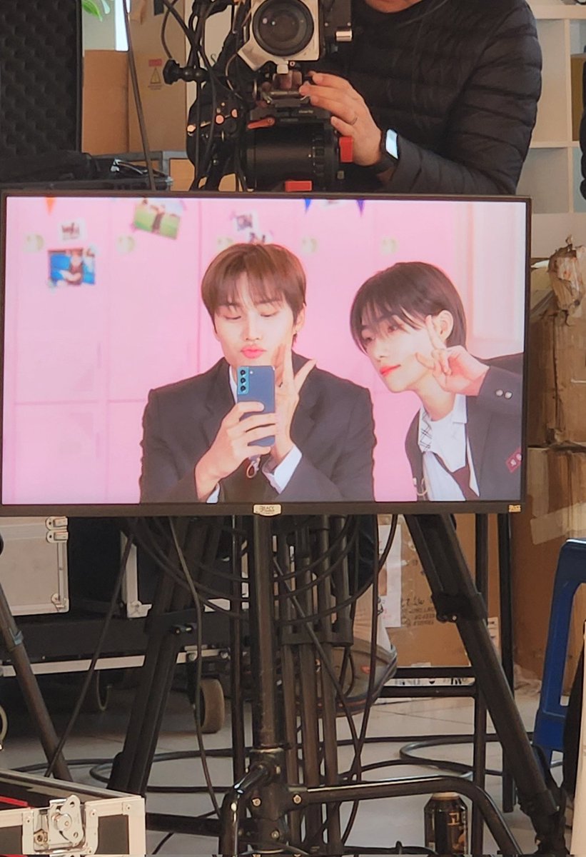 O97JCB's tweet photo. Feliz aniversário pro meu companheiro de karaokê, que ouve todas as minhas reclamações e me incentiva a fazer merda em joguinho.
Te amo, Nyuhee!!! Logo tô aí pra gente papar bolo. https://t.co/b4Jp1TDuhJ