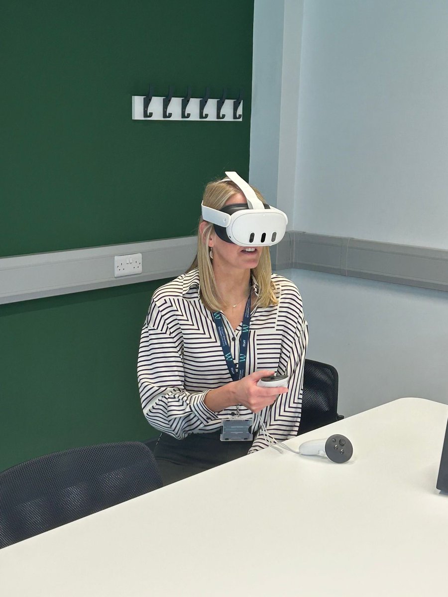 It’s tech Friday for our students! Trying out some immersive technology with some help from our amazing simulation team at @WrexhamUni 🧑‍💻