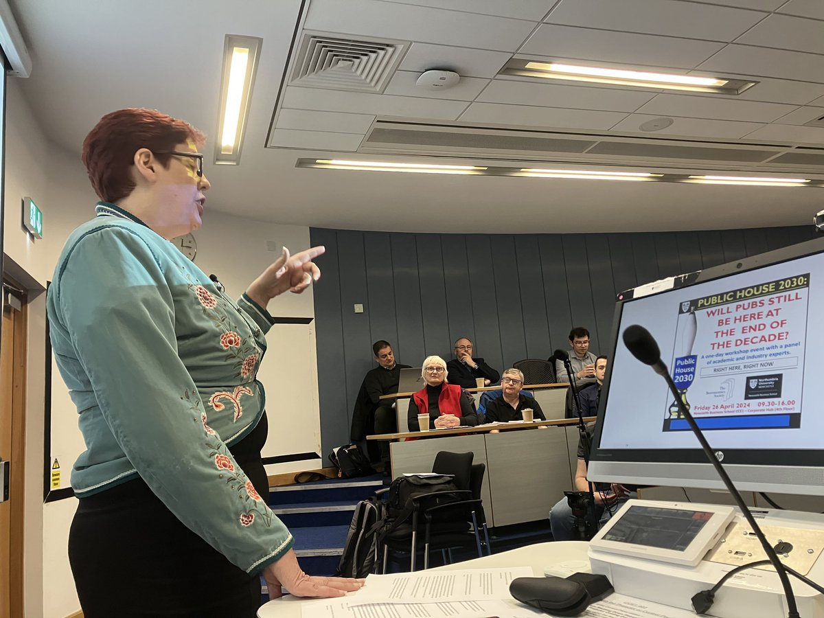Here’s @LizHind3 giving her experiences of being a #publican at the #PublicHouse2030 workshop at @NBSNU @NorthumbriaUni #Newcastle #UKpubs #pubs #Beernomics