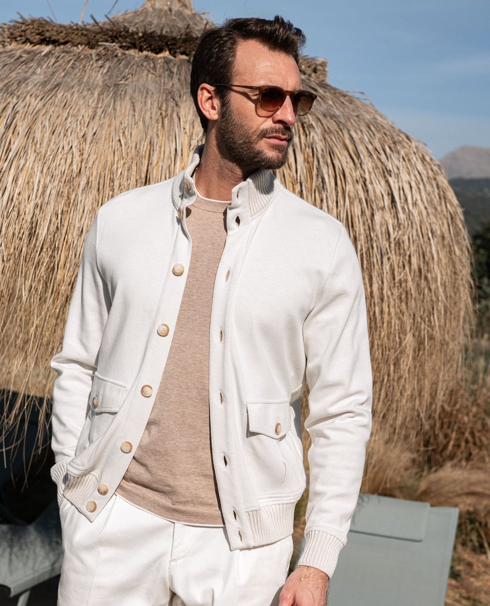 Crafted from 100% cotton in Italy, this cardigan exudes luxurious elegance with its patch flap pockets and ribbed detailing. 

piniparma.com/products/stone…

#piniparma #gransasso #gransassoxpiniparma #madeinitaly #bomberjacket #mensstyle