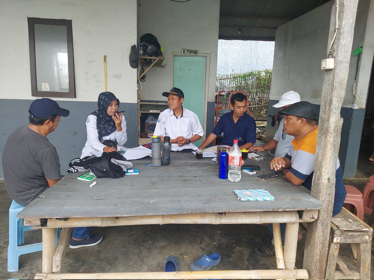 sugi_tanto's tweet photo. Kamis (25/04/2024) Sugi H Luhkan Kab Tegal, pendampingan Dinas KP Provinsi Jateng dan Kabid Diskan Kab Tegal Sosialisasi terkait Pembuatan CBIB bagi para petambak Udang vanamei di desa Kedung Kelor Kec Warureja. #GiatLuhkanSatminkalBogor #petambak #cbib #kabtegal #pusluh_kp https://t.co/WswGwha1kM