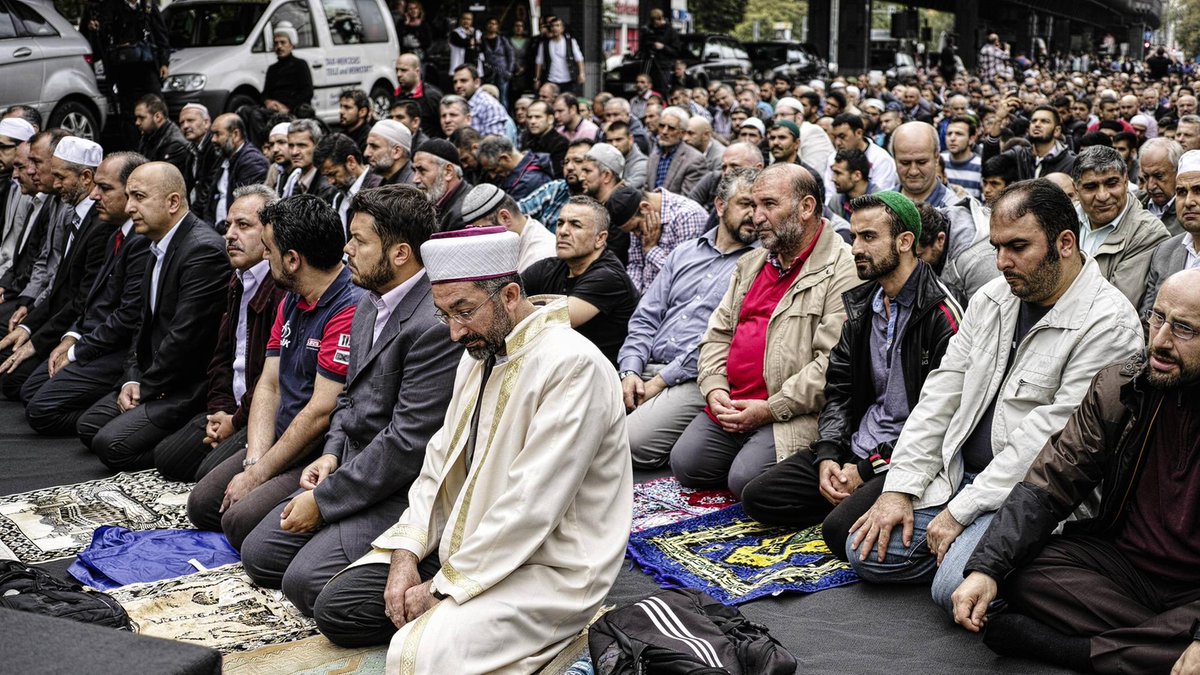 GlobeEyeNews's tweet photo. President of European Islamic Organizations:

In France, more than 20 thousand people have accepted Islam after watching clips of the atrocities in Gaza. https://t.co/b6j5mDhjb0