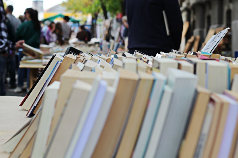 Adeje organiza un encuentro de personas escritoras como parte de la Feria del Libro ift.tt/bZux10H