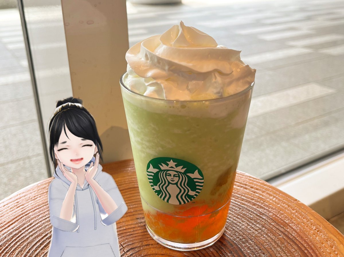 mojoko_frau's tweet photo. 昨日今日と、また暑くなりましたね〜🥵
そして今日、まだお外が明るいうちに今日の分のお仕事を仕上げた自分へのご褒美！としてスタバの #メロンフラペチーノ を飲みました🍈
じっとりとした暑さを爽やかにクールダウンしてから、無事帰路につきました😉
＃スタバ #フラペチーノ #カフェ https://t.co/CEZxy1yszJ