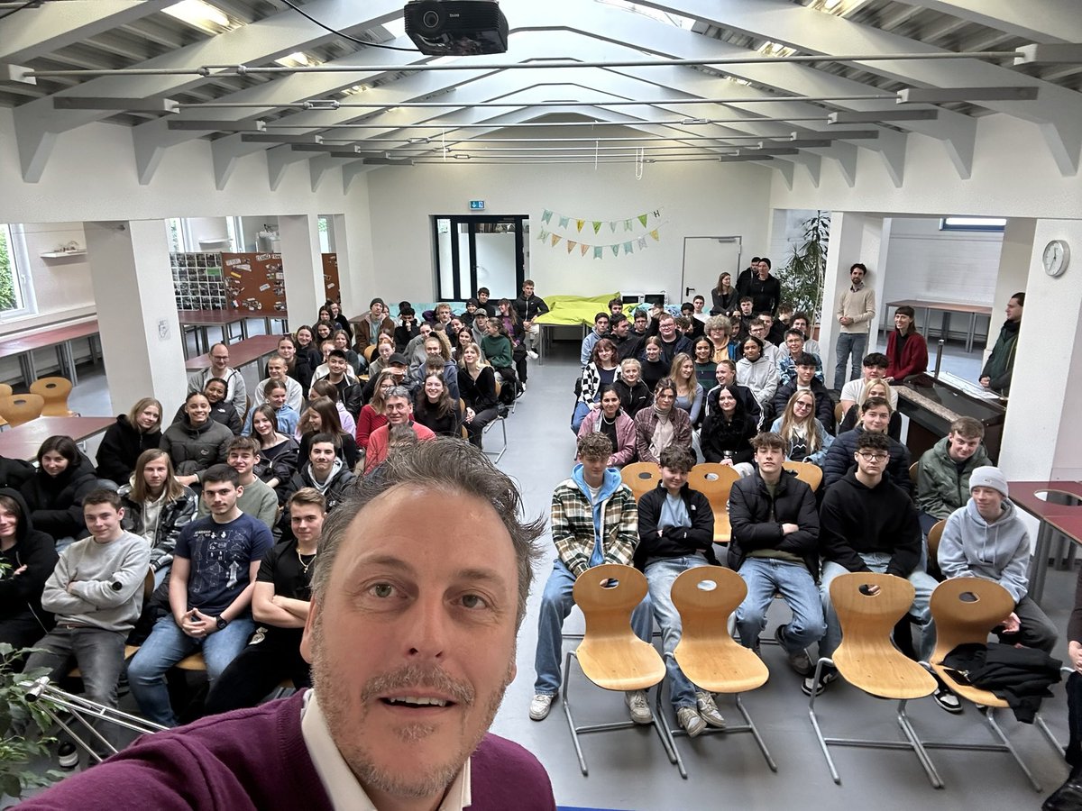 Thanks to the students at the Paula Fürst School in #Freiburg for the many questions and the exciting discussion about #Europe and the #world.