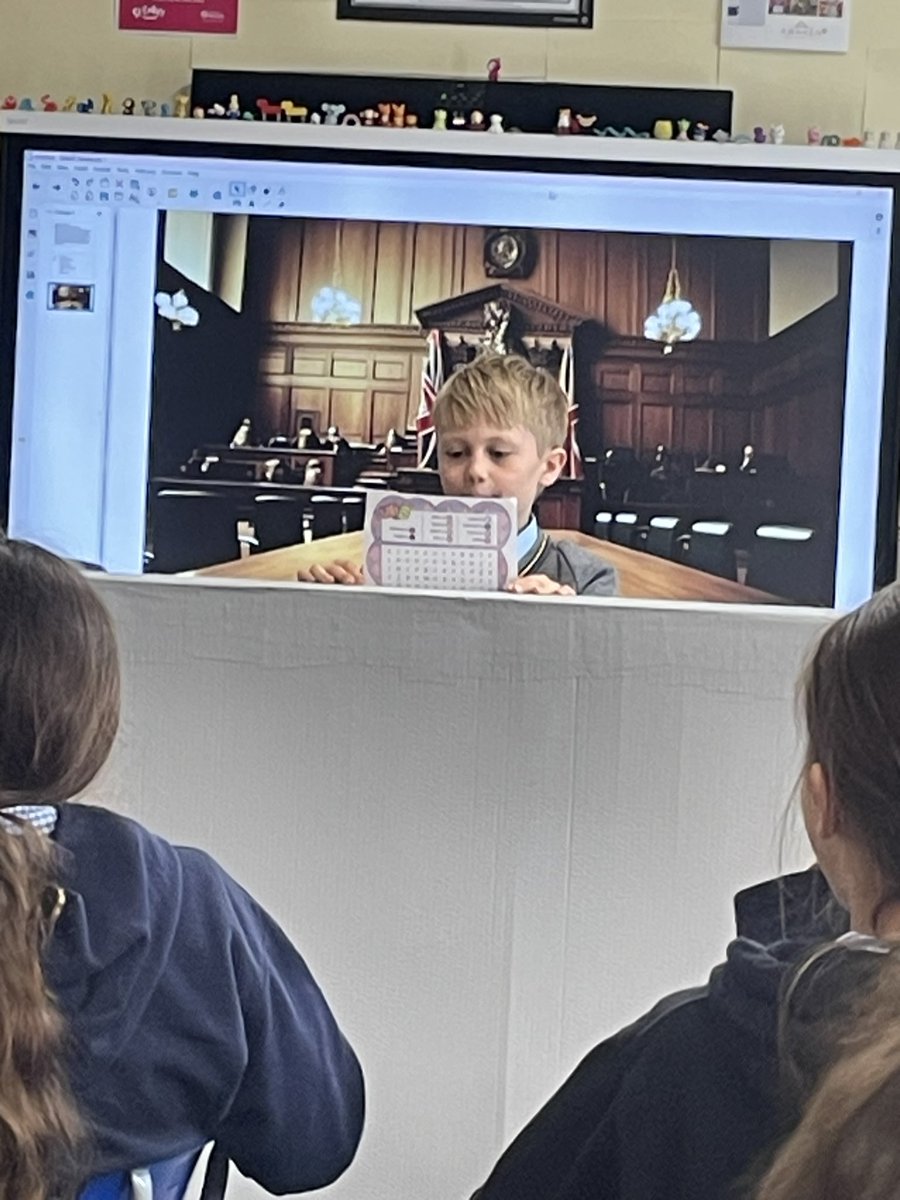 Debating skills in Prep 6 this morning. A heated exchange and whether or not we should all be forced to have rooftop gardens. Some excellent skills on show. @MylnhurstNews