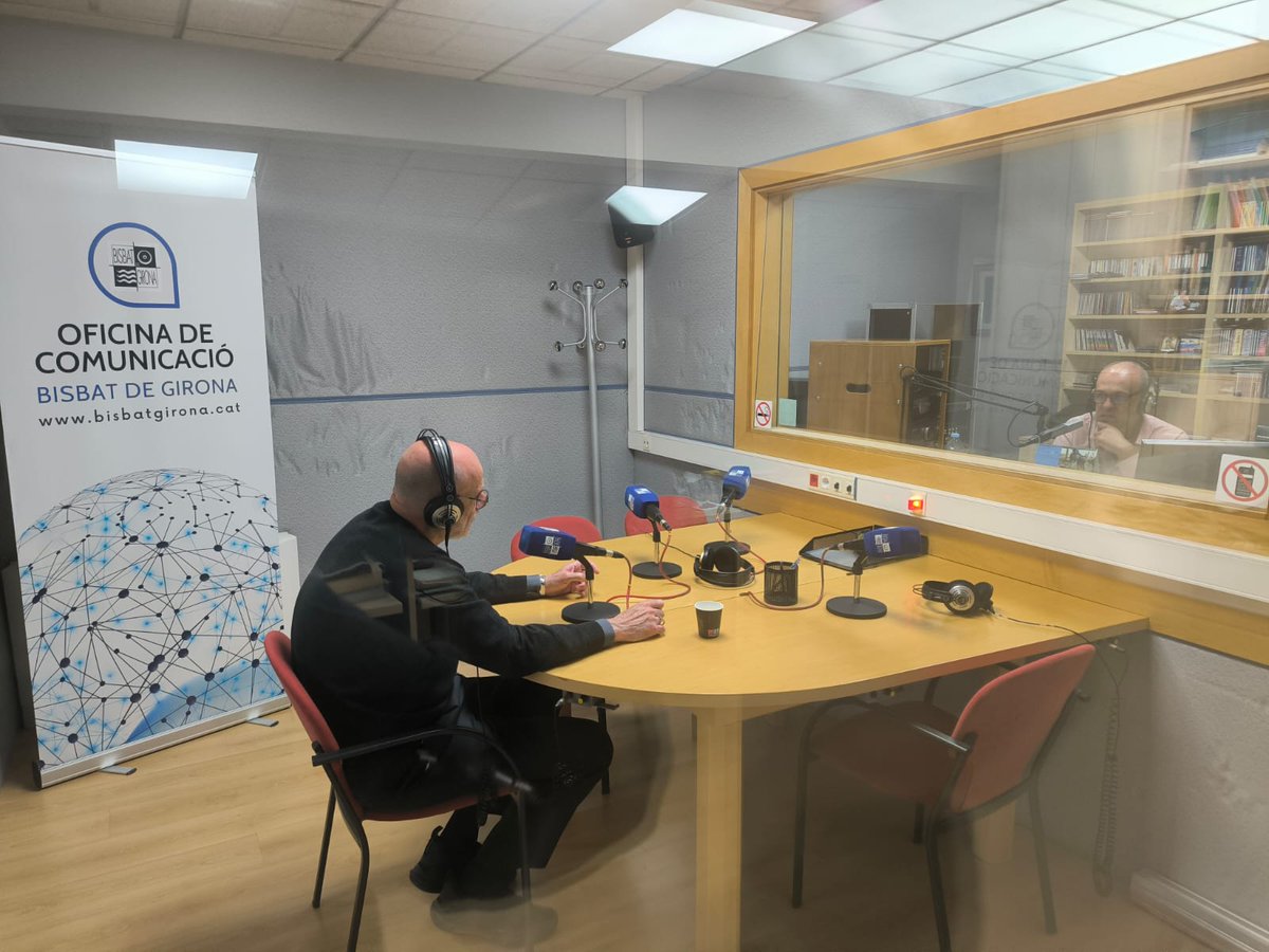 🎙️ Avui divendres, El Mirall de la @COPE de #Girona (89.9 FM), entrevista el bisbe @fraoctavi. A dos quarts de 2 del migdia. Coneixerem la part més humana del bisbe de #Girona.