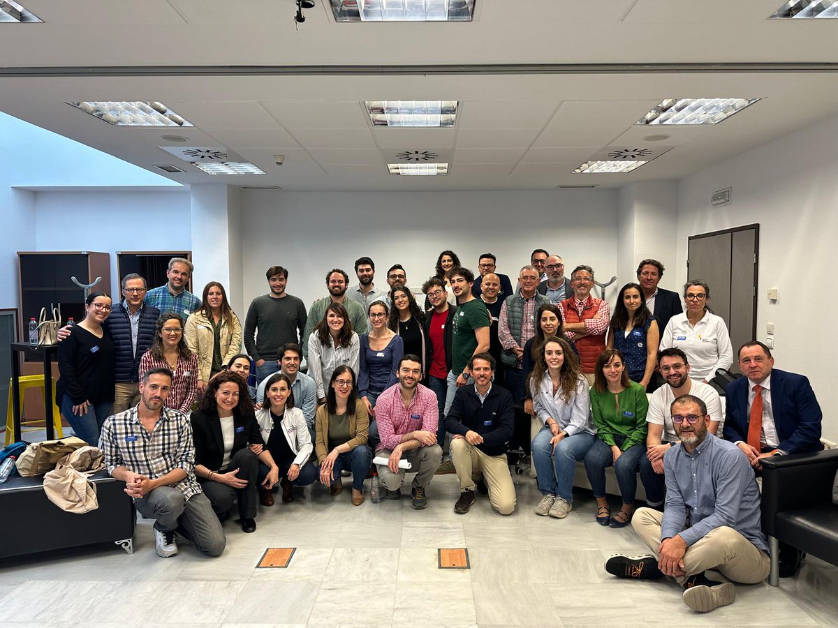 IAVANTE_FPS's tweet photo. Foto de grupo de profesionales unidos por su pasión por la #simulación. We💚simulation #IAVANTEsimulación @pfizer_spain @pacopepegg @saludand @ACorazonHUVV  @HUVV_SAS @MAROSFO @SeguraCardio @niemed21 @alejandroipc2 @SACardiologia https://t.co/Tlk8K3JnQe