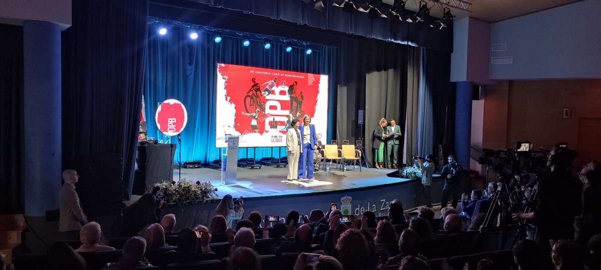 Adolfo Lozano-Tello (@adolfouex) on Twitter photo En la entrega a Asun Gómez <a href="/asungomezperez/">Asunción Gómez-Pérez</a> <a href="/oeg_upm/">OEG UPM</a> de la medalla de oro de la Diputación de Badajoz <a href="/DipdeBadajoz/">Diputación de Badajoz</a>
Un orgullo para todos los extremeños. En la entrega a Asun Gómez <a href="/asungomezperez/">Asunción Gómez-Pérez</a> <a href="/oeg_upm/">OEG UPM</a> de la medalla de oro de la Diputación de Badajoz <a href="/DipdeBadajoz/">Diputación de Badajoz</a>
Un orgullo para todos los extremeños.