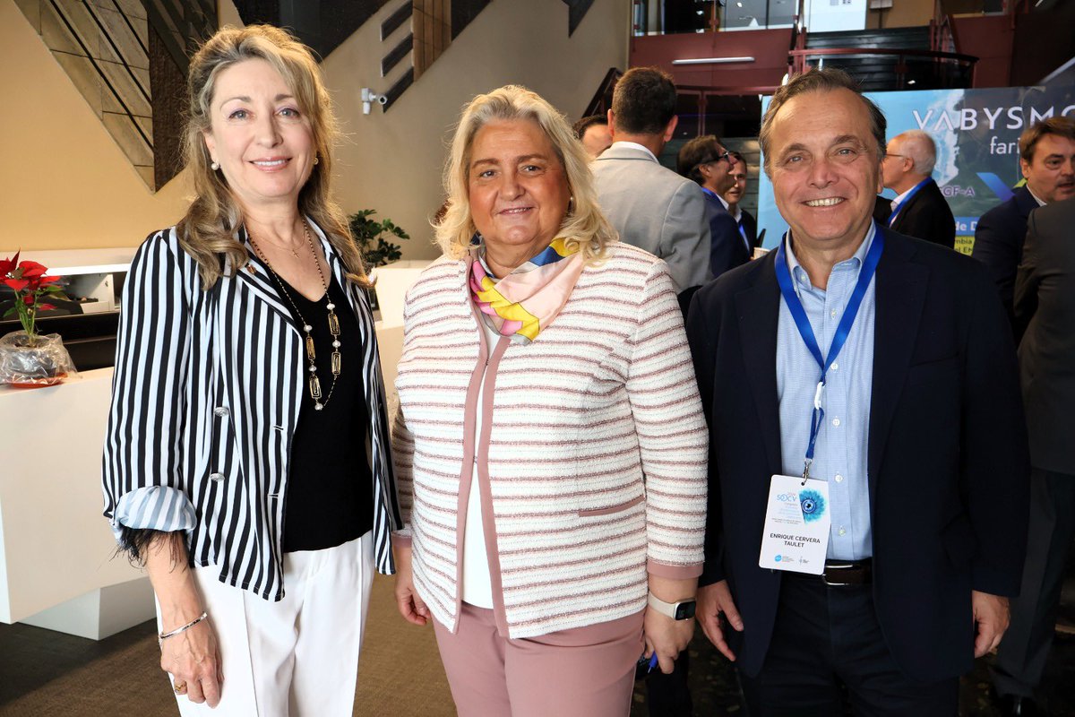 👀 Un honor inaugurar en el @IICOMV, presidido por la @DraMHurtado, el Congreso anual de @softcv, la sociedad oftalmológica más antigua de todas las sociedades de España. 🧑‍⚕️GRACIAS por formaros continuamente para cuidarnos: para que nos veamos más y nuestra mirada sea mejor.