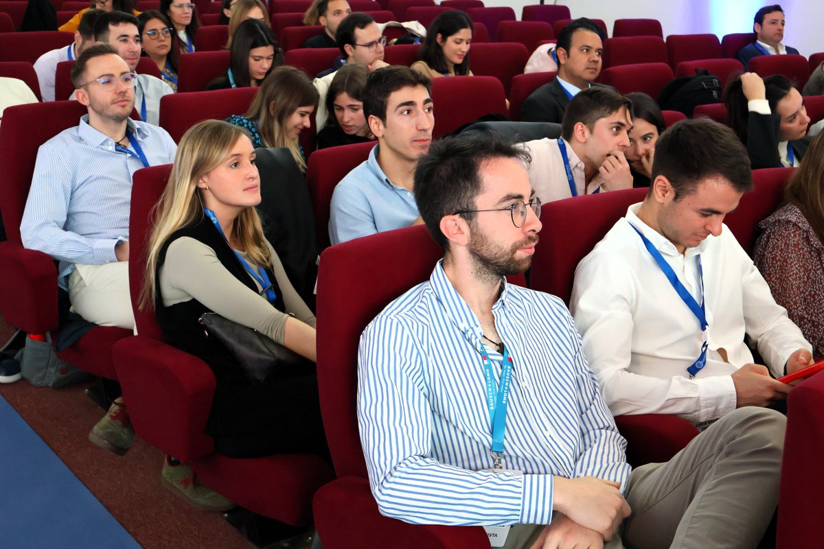 👀 👁️ La Sociedad Oftalmológica de la Comunidad Valenciana (SOCV) celebra su congreso anual en la sede del ICOMV Han participado en la inauguración: ➡️ 1ª Teniente de Alcalde del @AjuntamentVLC, @MJFSanSegundo. ➡️ Presidenta del ICOMV, la @DraMHurtado. ➡️ Presidenta del