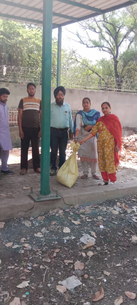 MC BATHINDA
DATE -25/04/2024
📷 Special drive of sieving and Free distribution of compost at Compost Unit near Rose Garden, Joggers Park and Goodwill Public School as per the guidelines of PMIDC .
#ss2024#Mycleanindia #SwachhSurvekshan2024 #COVID19 #swachhbathinda #pmidc