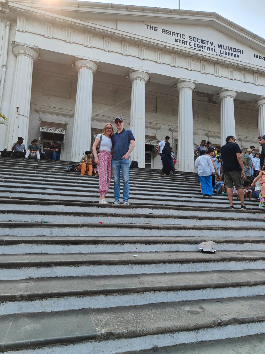Khaki_Tours's tweet image. Jan and Garnet from the #US were in Mumbai for a friend's wedding and decided to join us on an #EssentialMumbai tour to understand the city before the wedding festivities began. They loved the variety of architecture at #KalaGhoda and the black horse story amused them. They