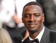 LouFrance75's tweet photo. Je vous présente omar sy - acteur, de trappes, famille modeste, donc largement aidée par la France....raciste anti blanc, islamiste à ses heures perdues, antisémite notoire, (appelé racisé), il revendique la souffrance mémorielle et accuse la France d'être un pays négrier ayant pratiqué l'esclavage, l'arrière arrière arrière arrière arrière arrière grand père de son grand oncle fut sans doute esclave dans les champs de coton américains....

Exilé aux USA... n'accuse pas les américains ni leur gouvernement d'être des négriers, pas de souffrance mémorielle revancharde envers le plus grand ex esclavagiste de la planète, les USA....gentil, calme, coopératif avec les autorités US, bref de pauvre descendant d'esclave racisé revanchard français il est devenu riche exilé français aux USA qui adore les anciens négriers...