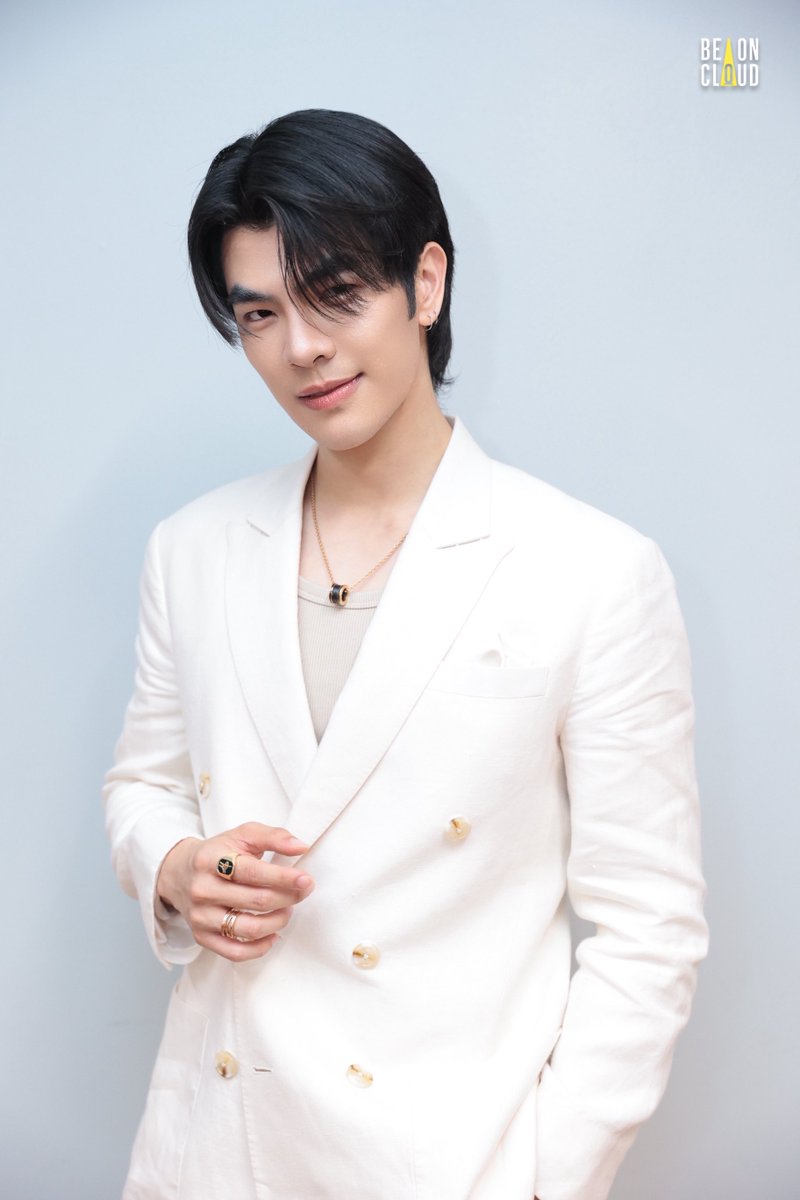 Friend of Guerlain ของเราในงาน Guerlain Unveiling The Launch of Abeille Royale วันนี้ หล่อเนี้ยบ ! ดาเมจแรงมาก ✨😊🫶🏼

#MilexGuerlainTH
#GuerlainxMile #Guerlainthailand #AbeilleRoyale #Meteorites
