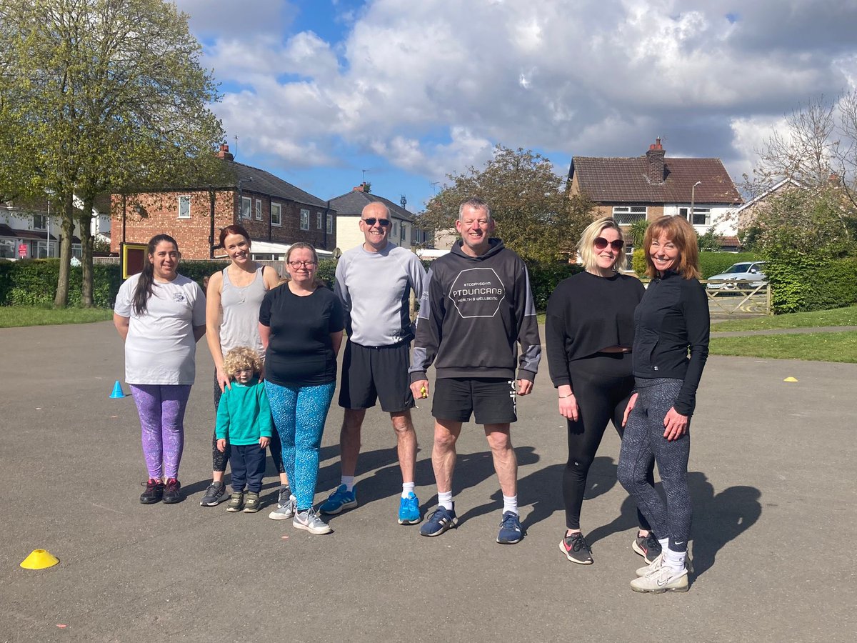 Great session with members of Heswall Primary schools community. Every Friday morning at 9am (straight after drop off) free and inclusive physical activity for all. @HeswallPrimary  #funfitness #parentrolemodels #pollhillfitness #todaysgym