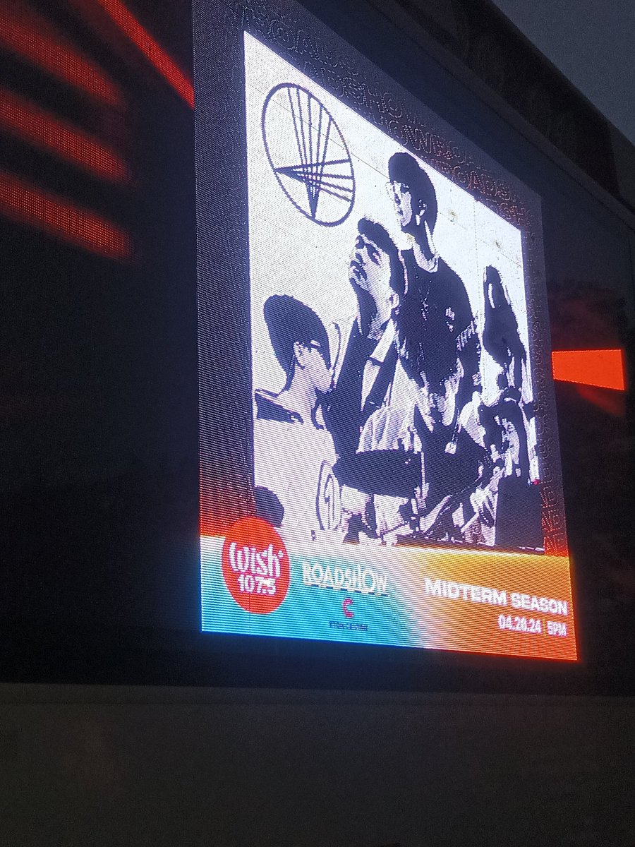 Robin01_15's tweet image. Here at wish bus listening to #MidtermSeason 🎶

#WishBus1075