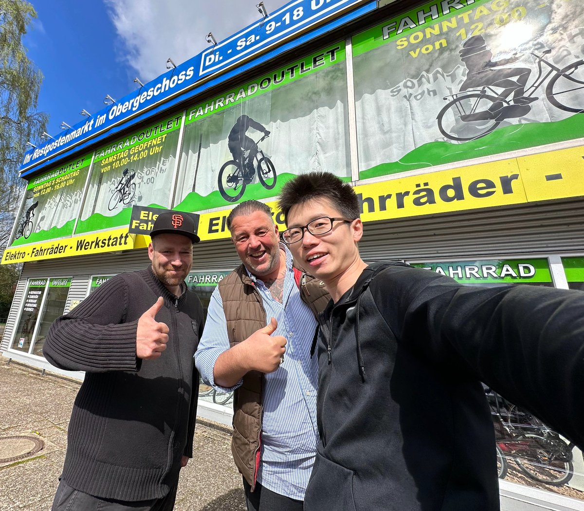 Want to test ride Urtopia Carbon 1 and Chord？ Urtopia has teamed up with Fahrrad Outlet Winsen to bring you FREE test rides in Winsen, Germany Book a Test Ride:newurtopia.de/en/pages/test-… 📍 Address: Hamburger Str. 14, 21423 Winsen (Luhe) #Urtopiaebike #Carbon1 #ebike #TestRide