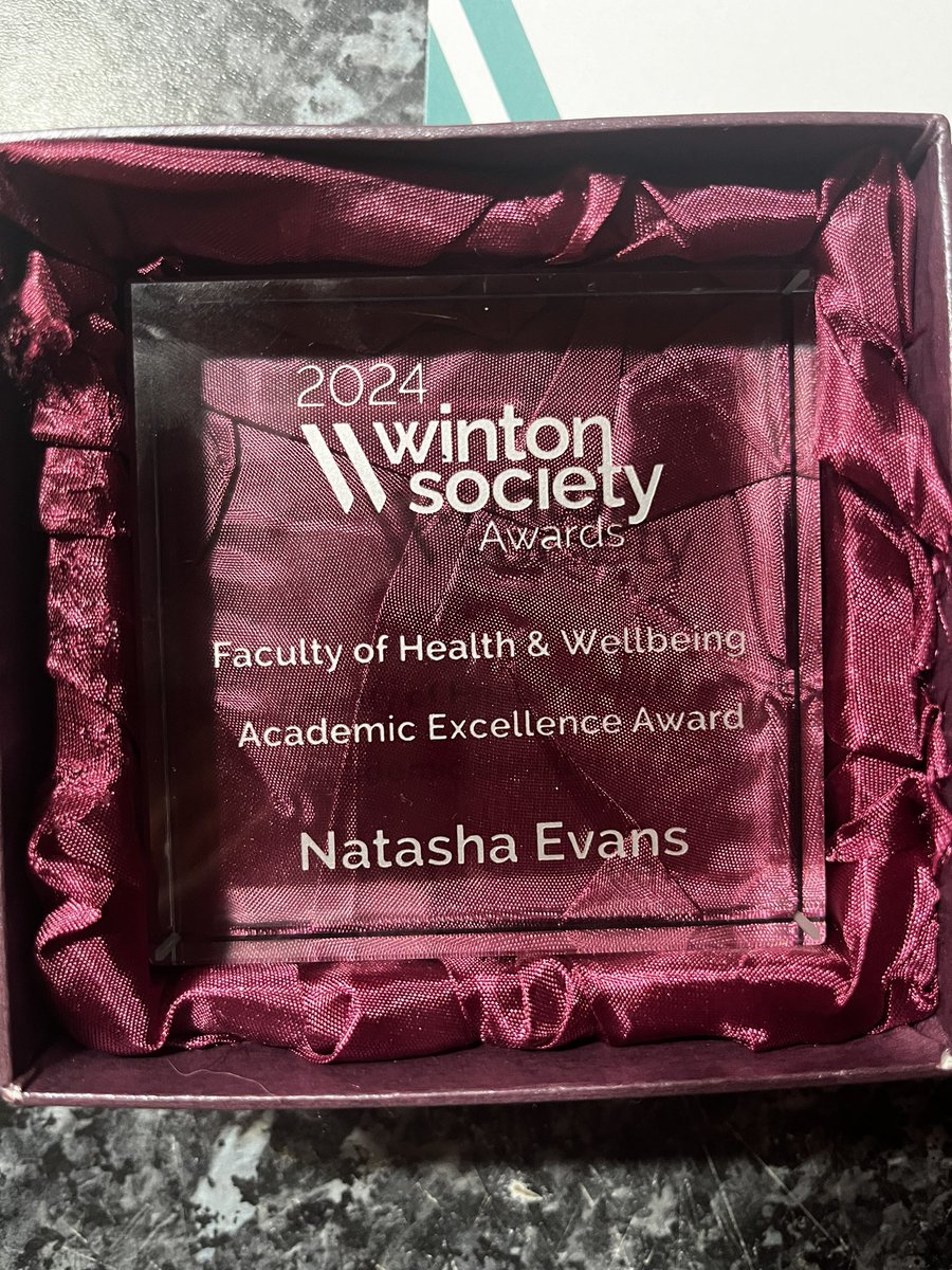 Last night, I was awarded the academic excellence award by our alumni association. Surrounded by my peers and the wonderful @julake10, it was an evening that recognised how much we’ve achieved over the last three years. Proud to be a part of @UoWnurses and the @_UoW ❤️