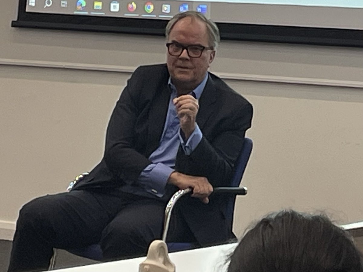Absolutely fascinating session for our @cityjournalism students this morning with @mattfrei of @Channel4News talking about navigating complex global politics right now. Some amazingly sharp questions from the class!