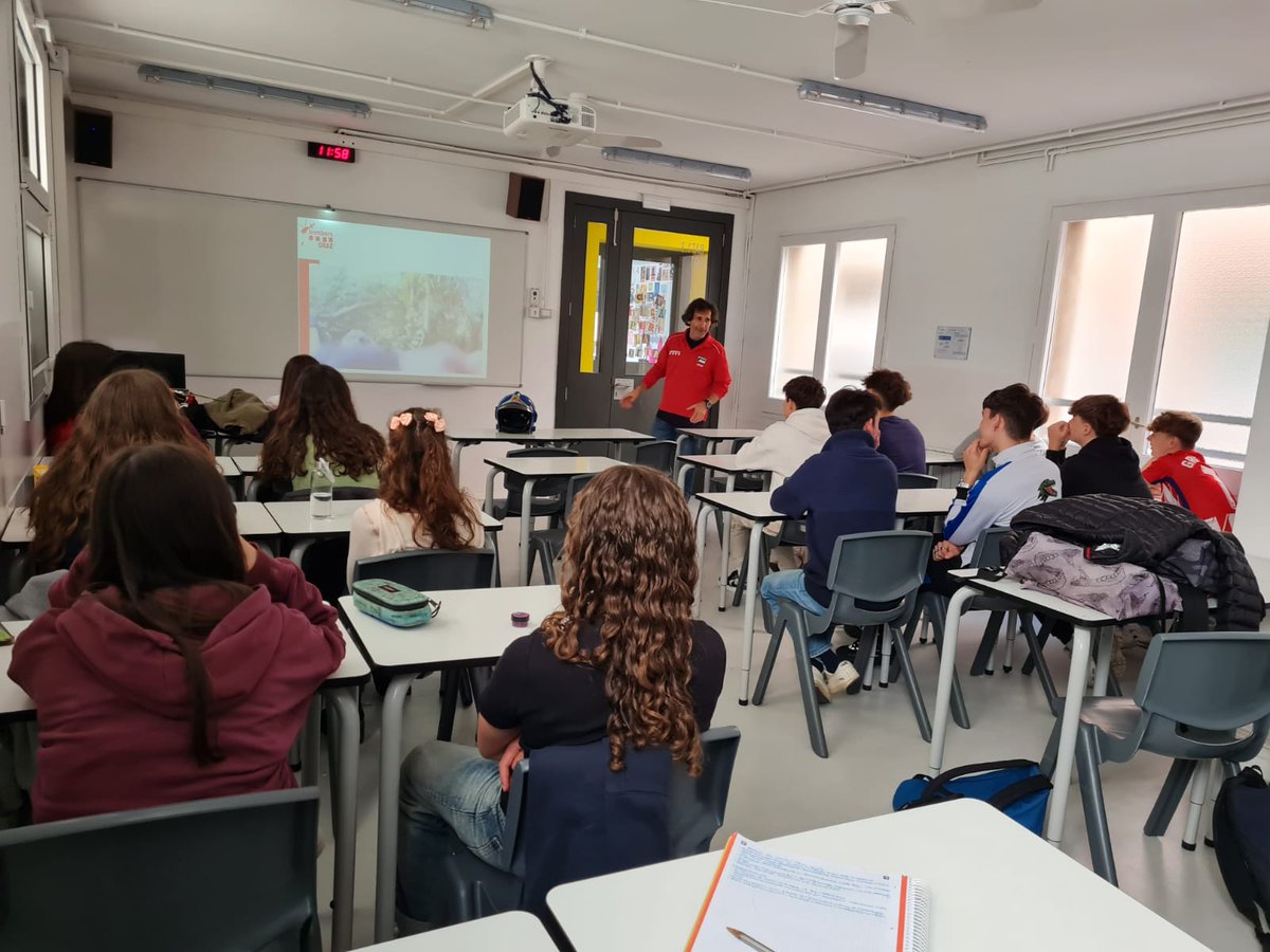 Jordi Martí, economista i bomber. 
'Sembla que et jugues la vida fent de bomber però en realitat hi ha molta seguretat.  Sentim por de vegades. Però treballem amb protocols, sempre estàs estudiant, aprenent i sempre estàs ajudant'.
#seminarisprofessionals #batxsocial