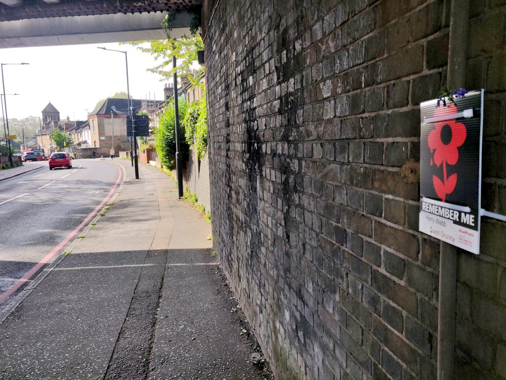 The parents of Harry Webb, the man killed as he was cycling in September 2023, have put up a temporary remembrance plaque at the crash site on Kenworthy Road, Homerton.
I implore @TfL @willnorman to make this stretch of signed cycle route (LCN 8) safe for cycling. 
#VisionZero