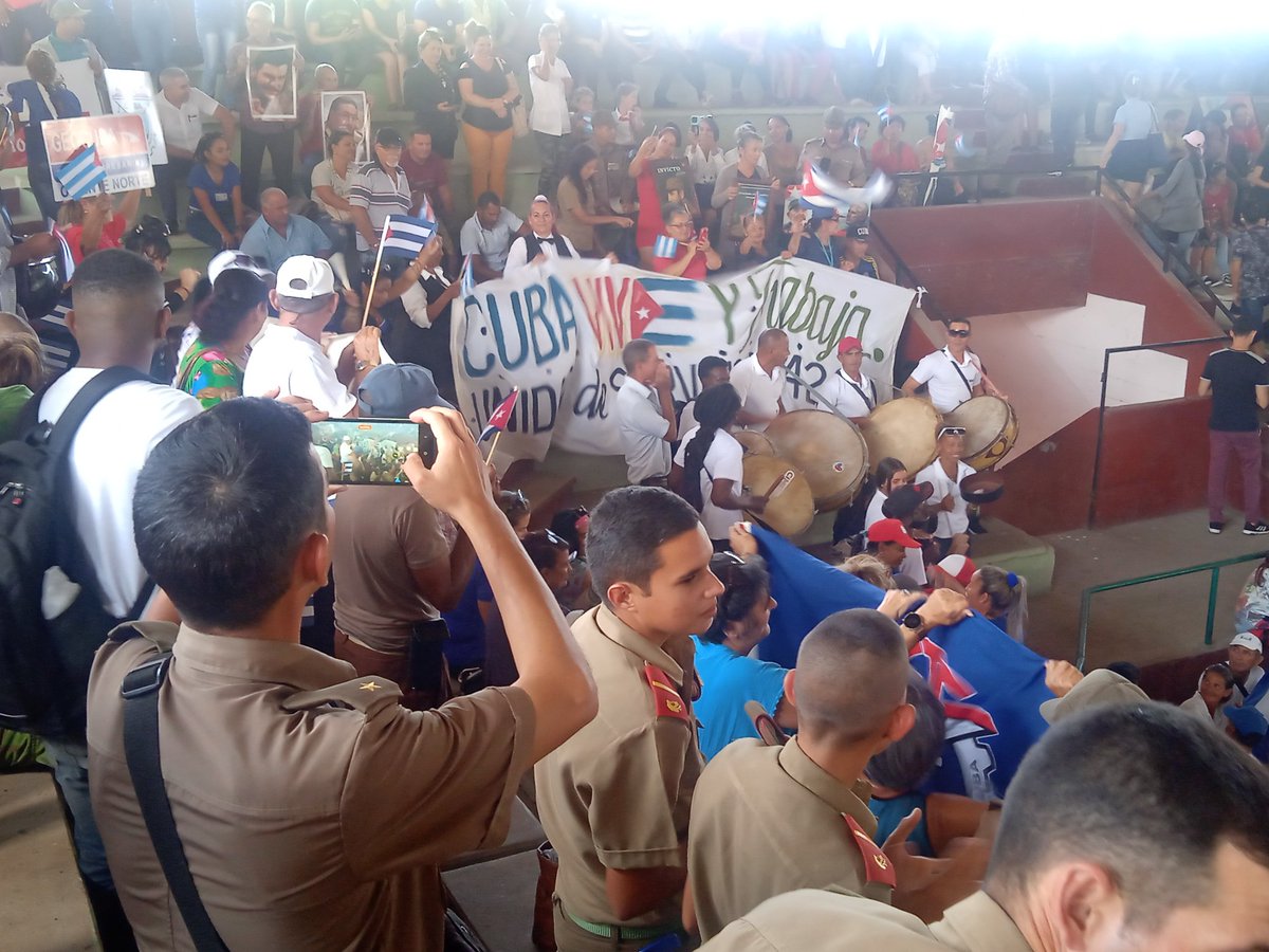 Con alegría y entusiasmo, listos nuestros trabajadores para celebrar el 1ro de Mayo. #Cuba